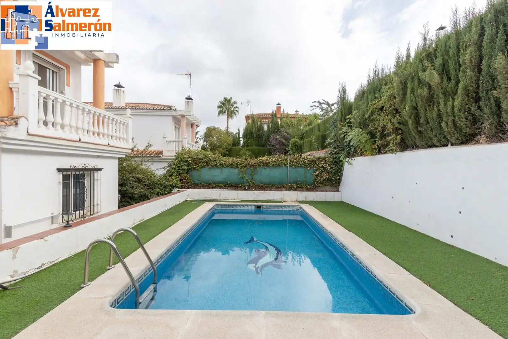 Swimming pool of Houses for sale in Altos de la Zubia