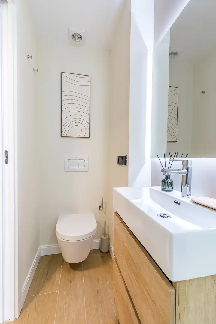 Bathroom of Apartments for rent in Madrid  with Air Conditioner, Heating and Terrace