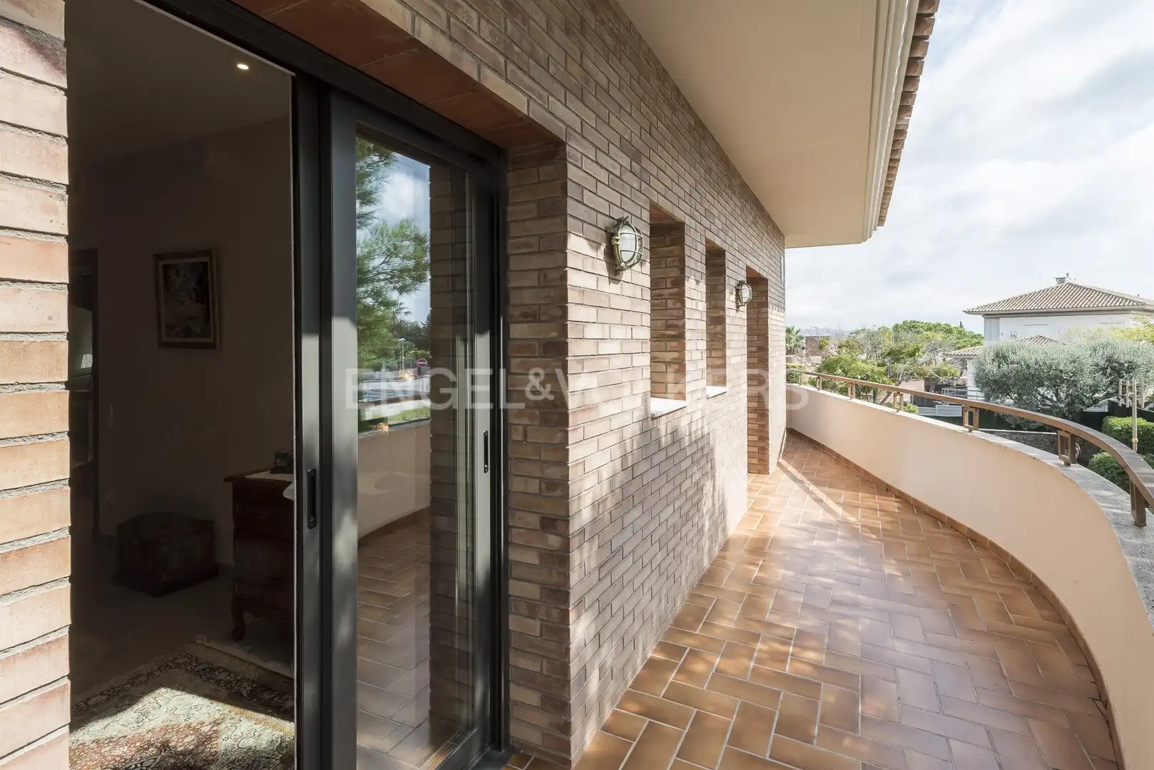 Terrassa de Casa o xalet en venda en Vilanova i la Geltrú amb Aire condicionat, Calefacció i Jardí privat