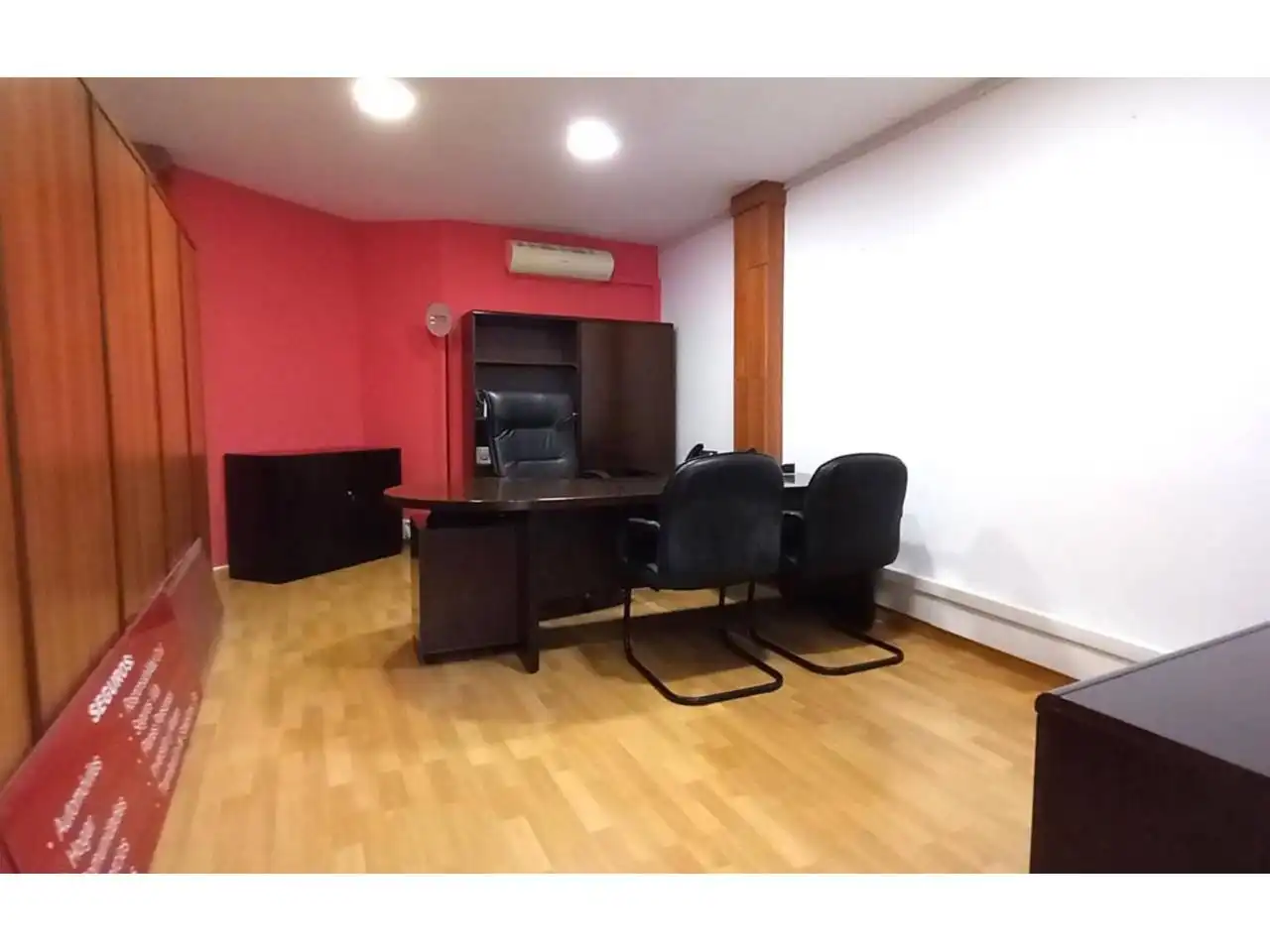 Office for sale in Barcelona  with Air Conditioner