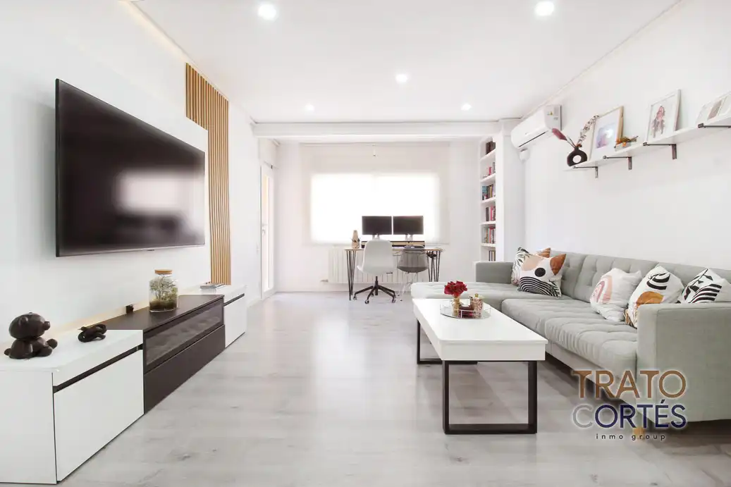Appartamento con terrazza in vendita a Carrer de Montflorit, imagen 3
