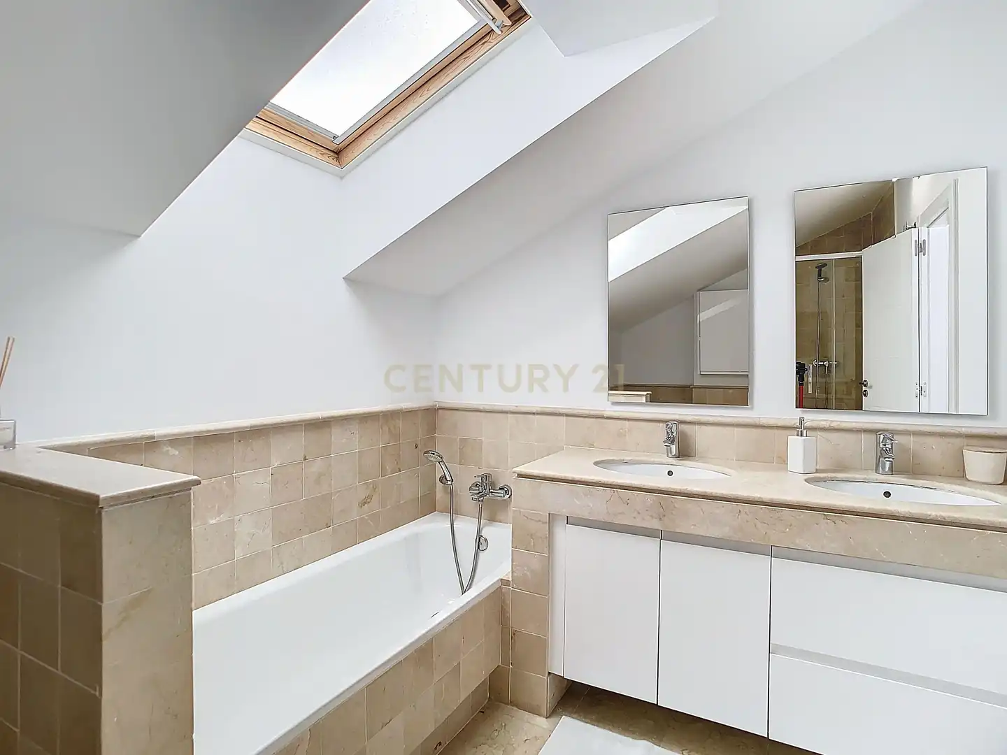 Badezimmer von Haus oder Chalet zum Verkauf in Benalmádena mit Klimaanlage, Balkon und Alarm
