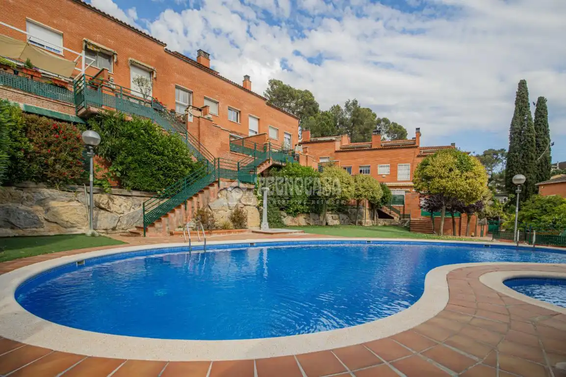 Garten von Einfamilien-Reihenhaus zum Verkauf in Terrassa mit Klimaanlage, Heizung und Terrasse
