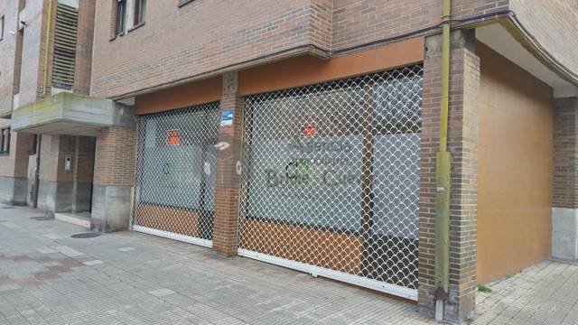 Local comercial en Alquiler en Dolores Ibárruri, 33 en Nuevo Gijón