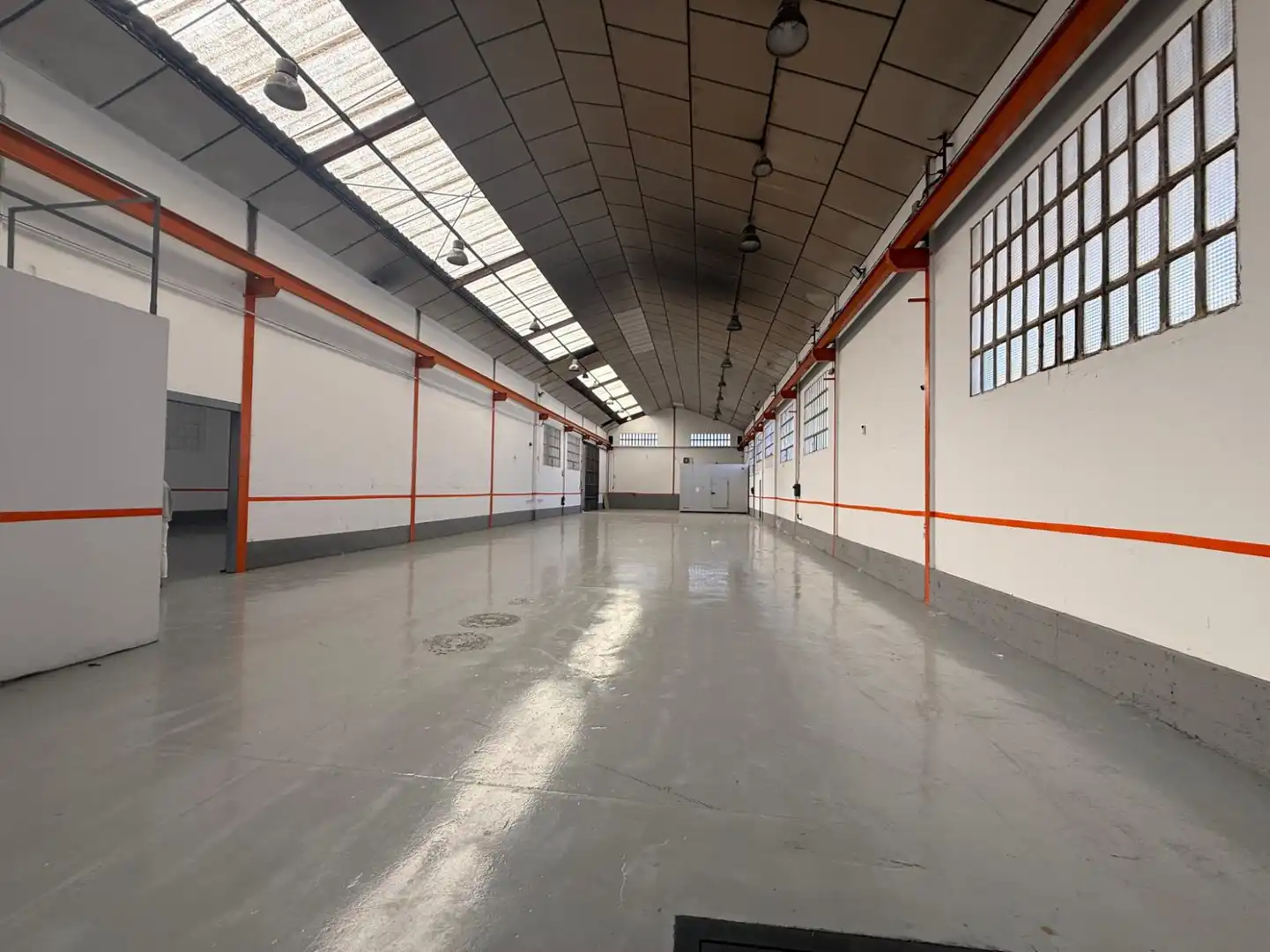Industriegebäude zum Verkauf in La Portalada - Varea