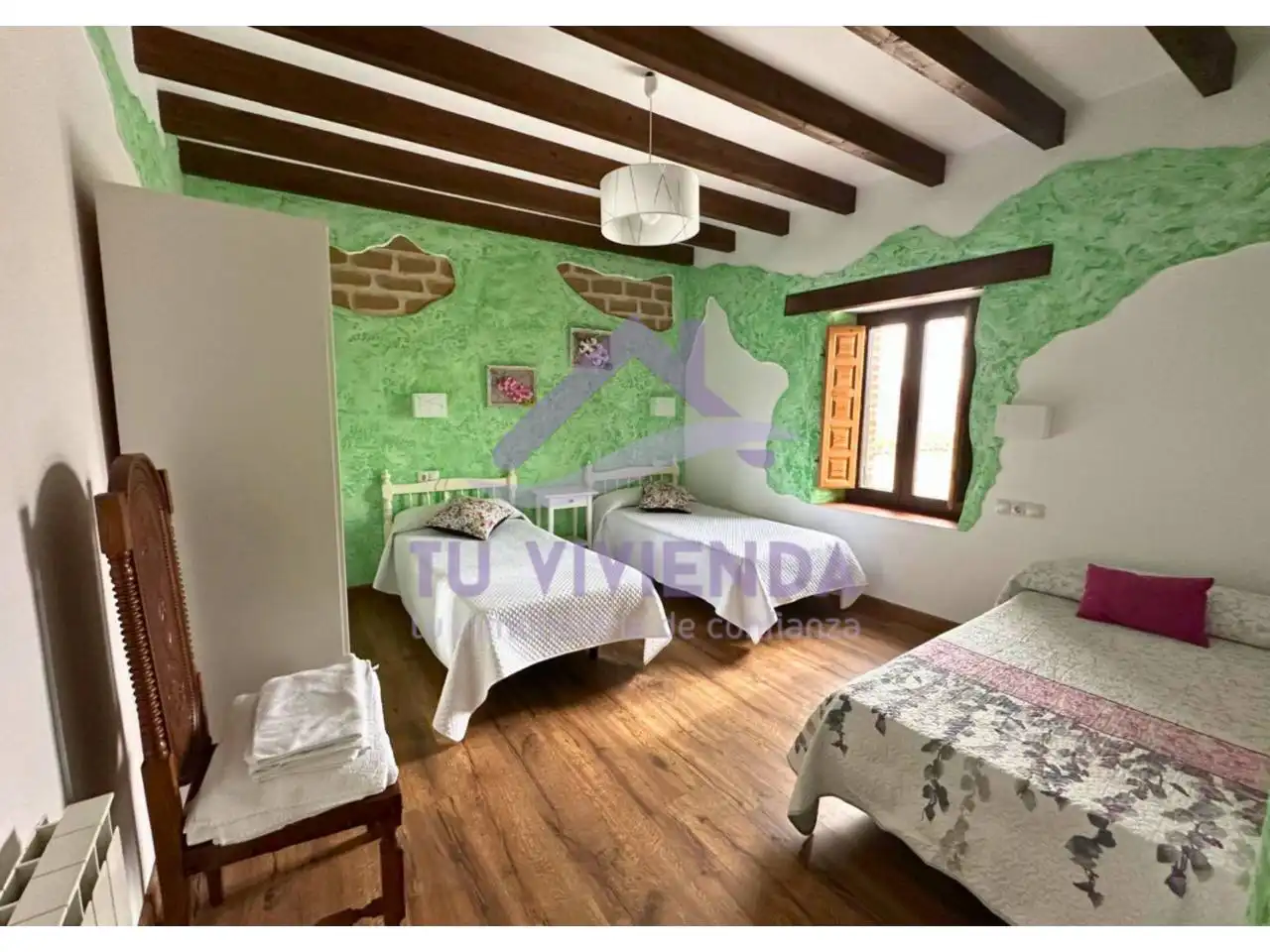Habitación de Casa o chalet en venta en Bustillo de la Vega con Jardín privado, Piscina y Amueblado