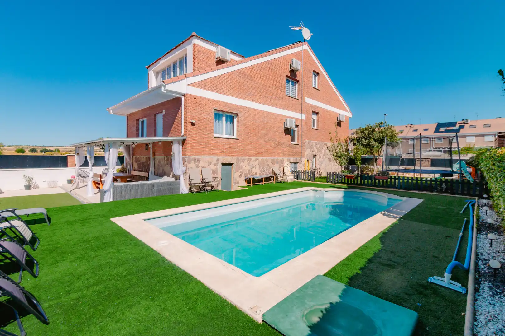 Villa con giardino in vendita a Centro Bº Doscientas, imagen 3