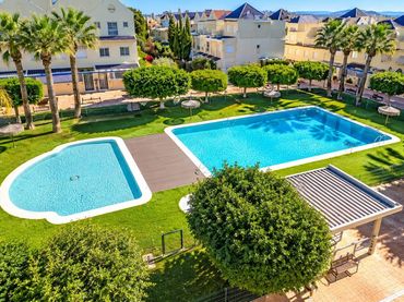Terraced house with pool for sale in ARQ FELIX CANDELA "Condomina Golf"
