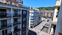 Vista exterior de Pis en venda en Donostia - San Sebastián  amb Terrassa i Balcó