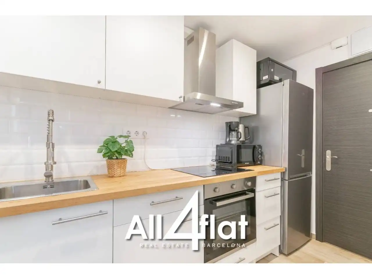 Kitchen of Flat for sale in Barcelona  with Air Conditioner, Furnished and Balcony