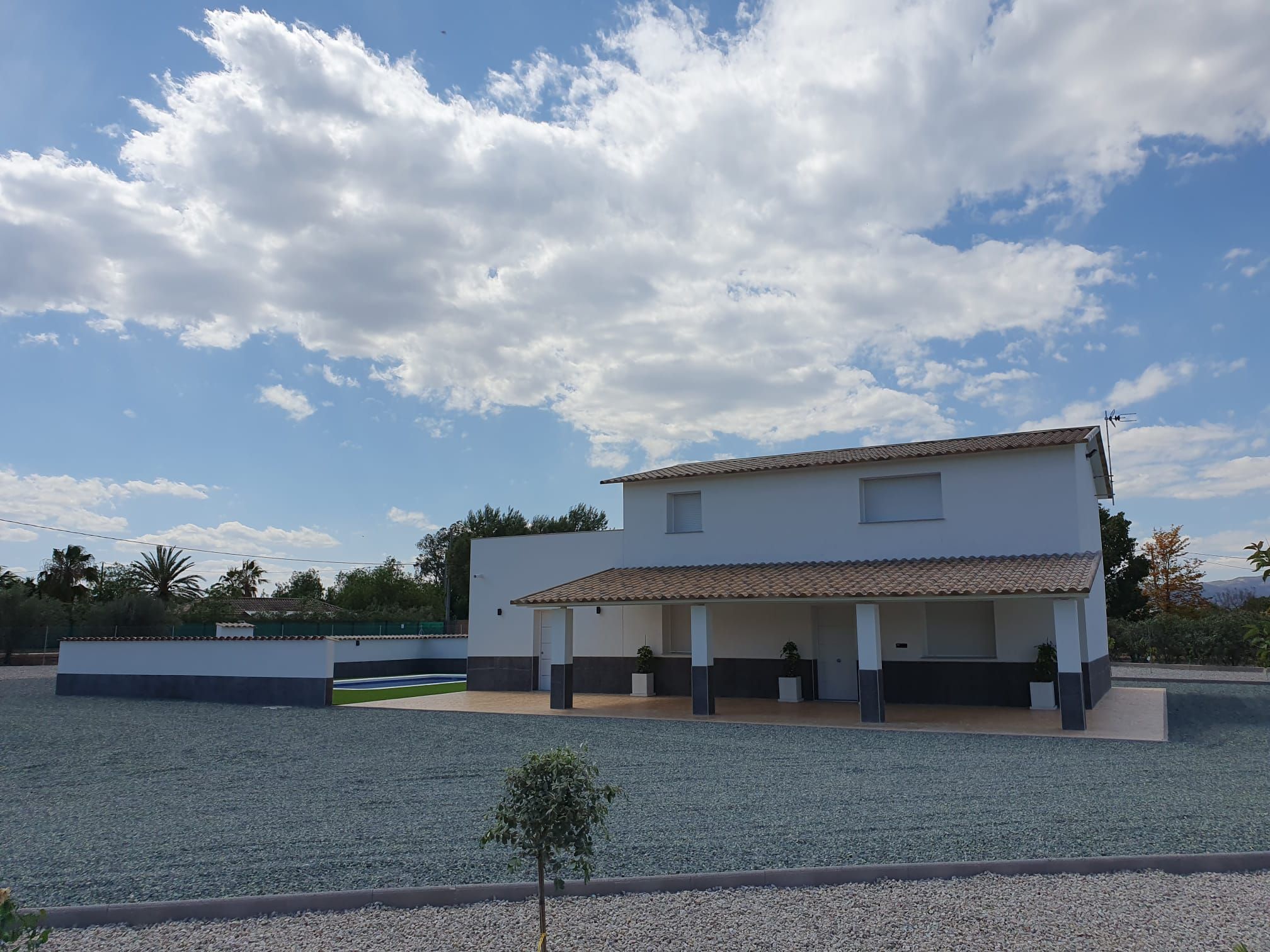 Vista exterior de Casa o xalet en venda en Puerto Lumbreras amb Aire condicionat, Jardí privat i Terrassa