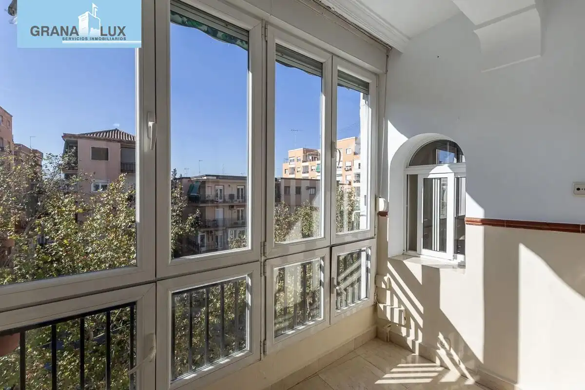 Außenansicht von Wohnung zum Verkauf in Granada mit Klimaanlage und Heizung