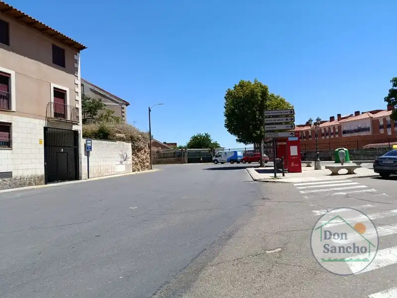 Vista exterior de Pis en venda en Cigales amb Calefacció i Traster