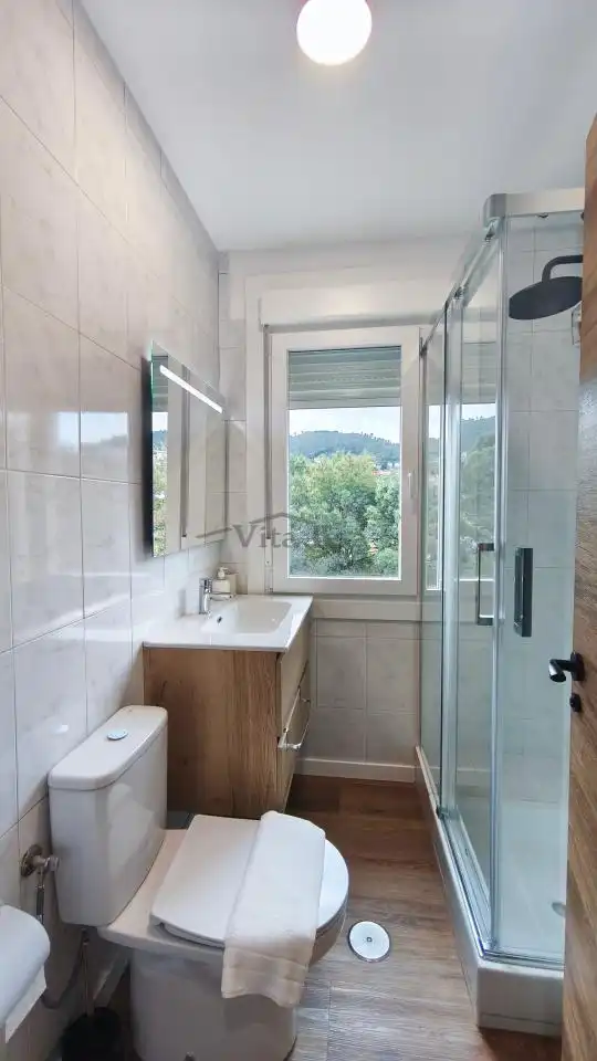 Baño de Piso de alquiler en Ourense Capital  con Calefacción, Amueblado y Balcón