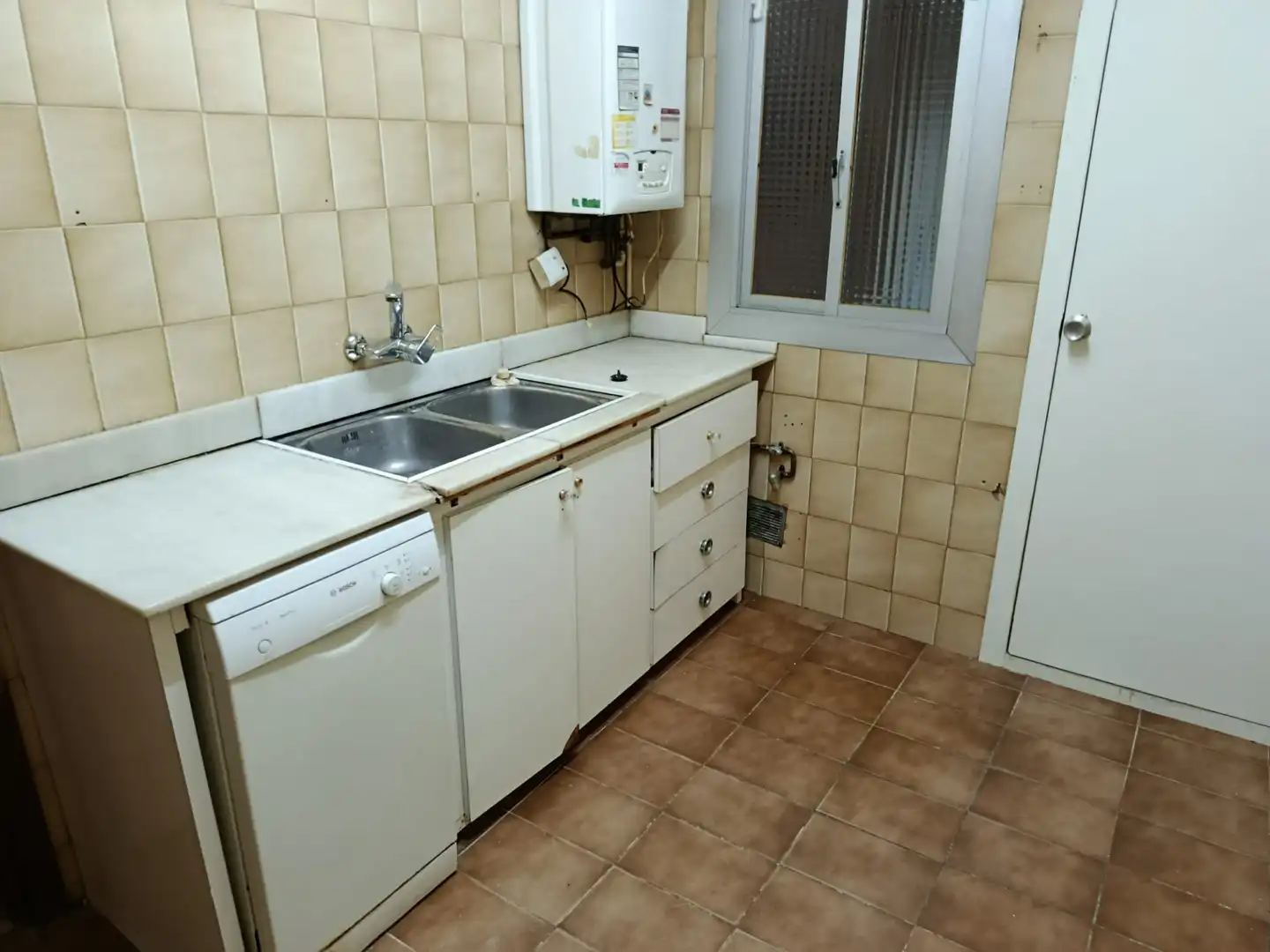 Cuina de Pis en venda en Badalona amb Aire condicionat, Calefacció i Balcó