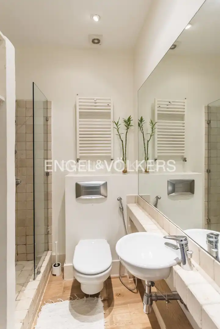Bathroom of Attic for rent in Madrid  with Air Conditioner, Heating and Parquet flooring