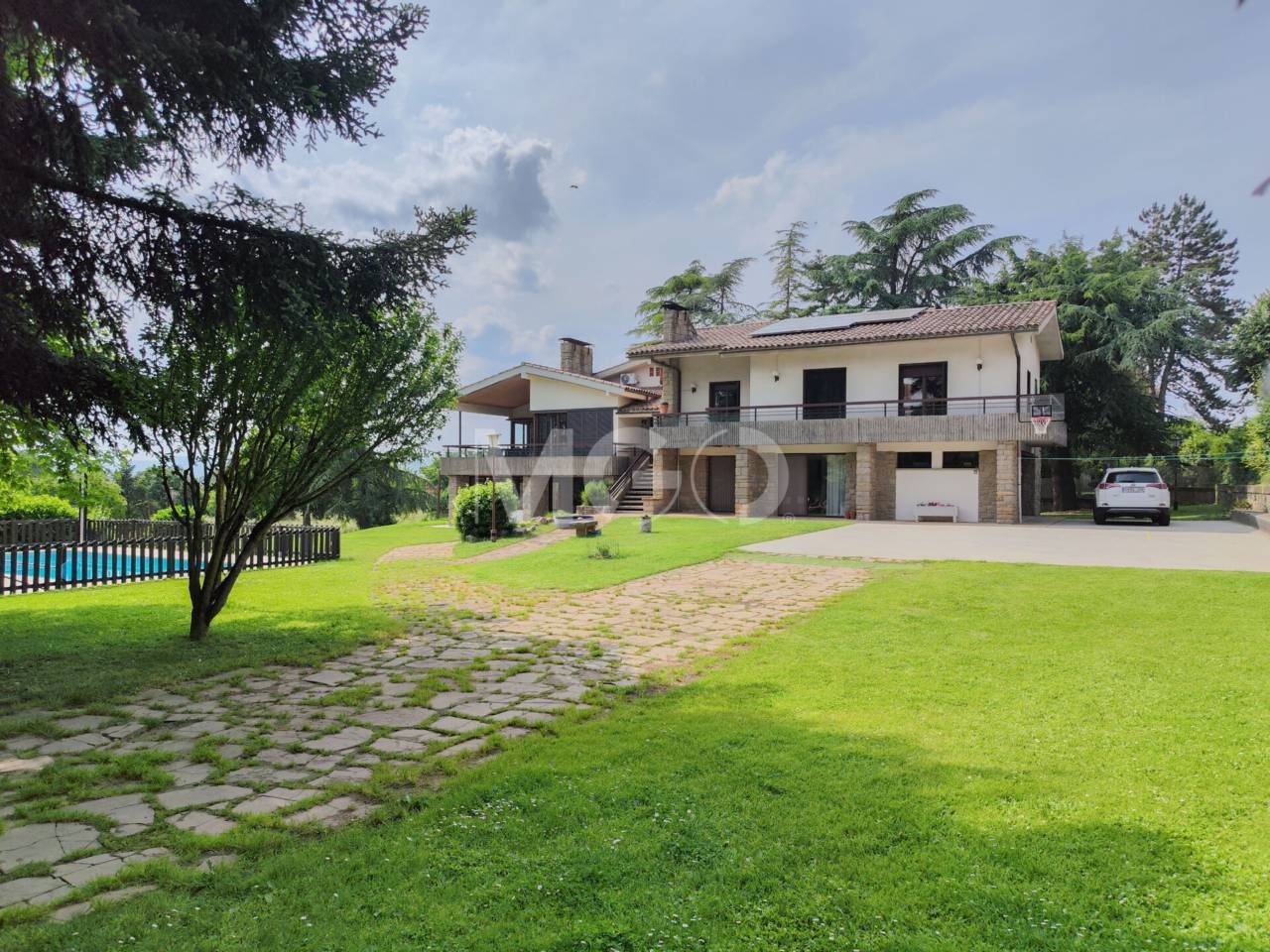 Vista exterior de Casa o xalet de lloguer en Sant Julià de Vilatorta amb Jardí privat, Terrassa i Piscina