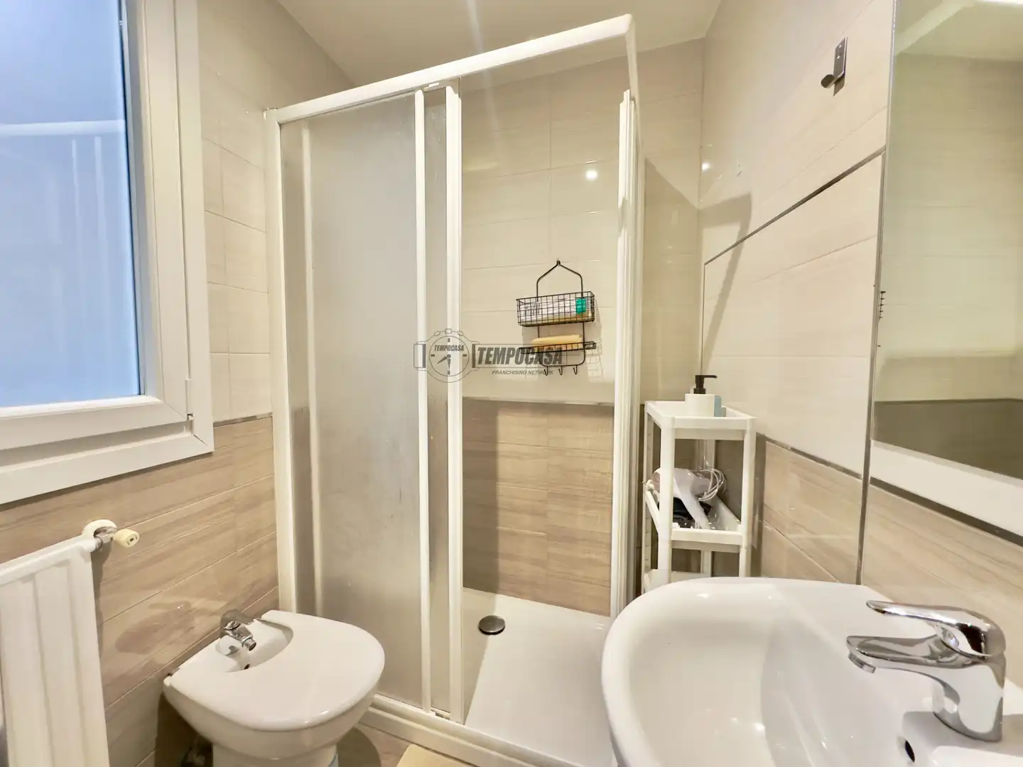 Bathroom of Flat for sale in Madrid  with Air Conditioner, Heating and Furnished