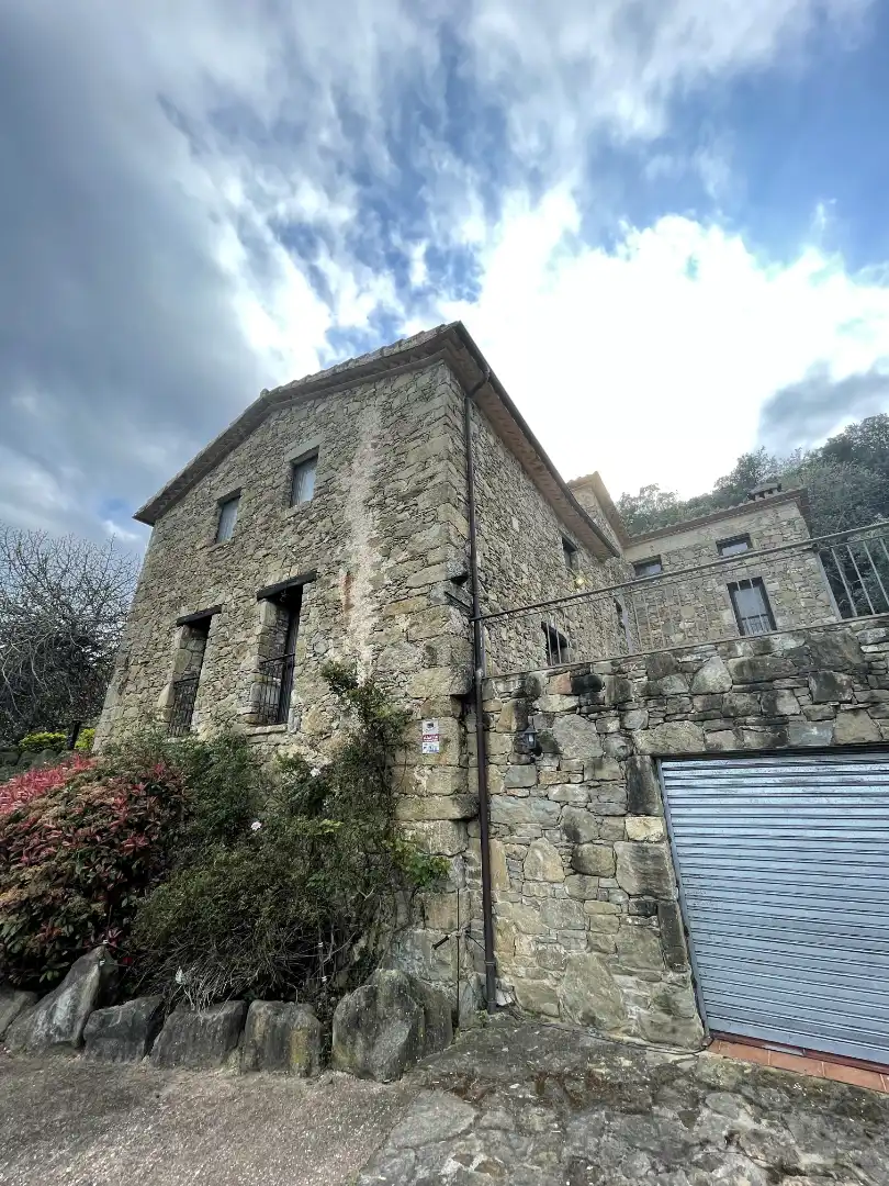 Vista exterior de Finca rústica en venda en Mieres (Girona) amb Calefacció, Parquet i Terrassa
