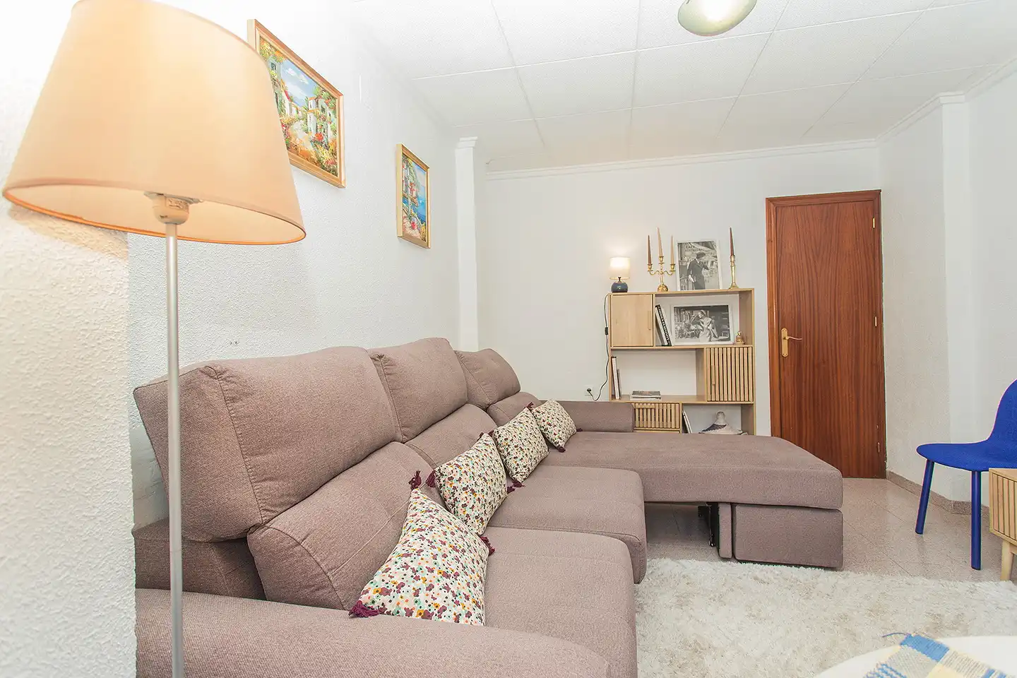 Sala de estar de Casa adosada en venta en Torrevieja con Aire acondicionado, Amueblado y Horno