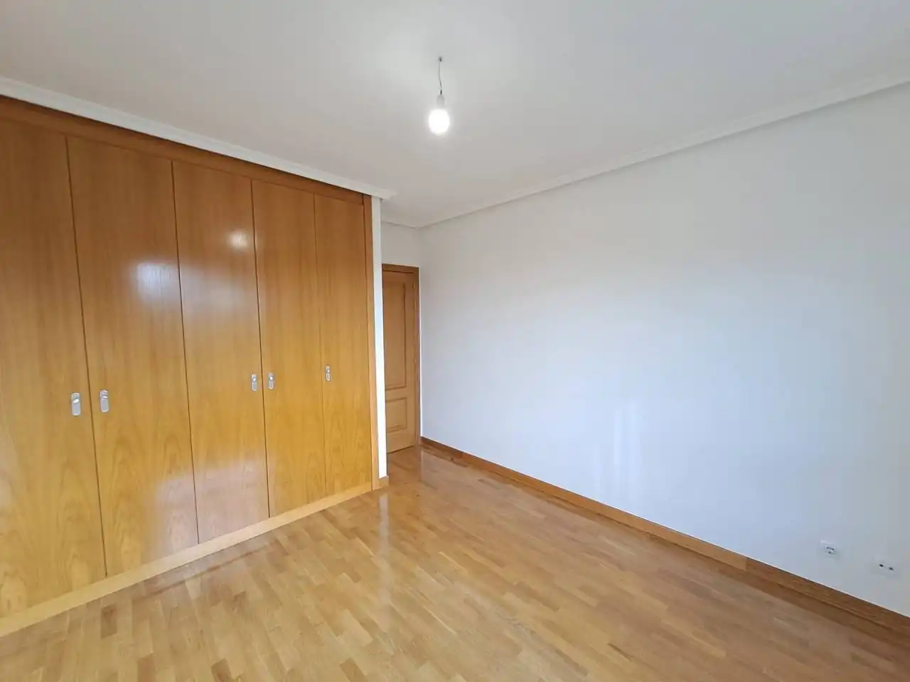 Wohnung zur Miete in Burgos mit Heizung, Parkett und Terrasse