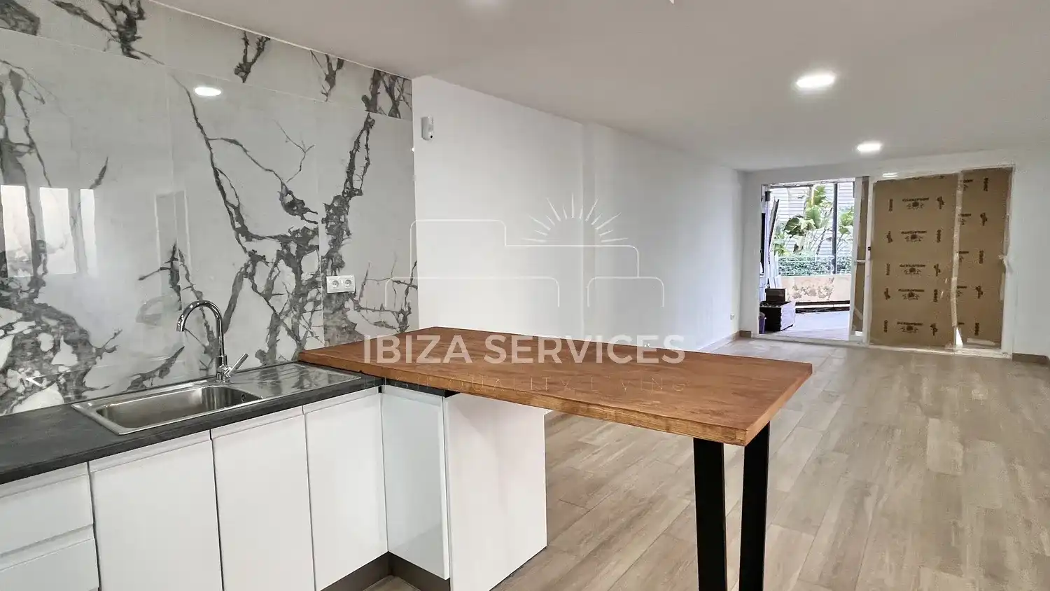 Kitchen of Flat for sale in Eivissa  with Air Conditioner, Private garden and Swimming Pool