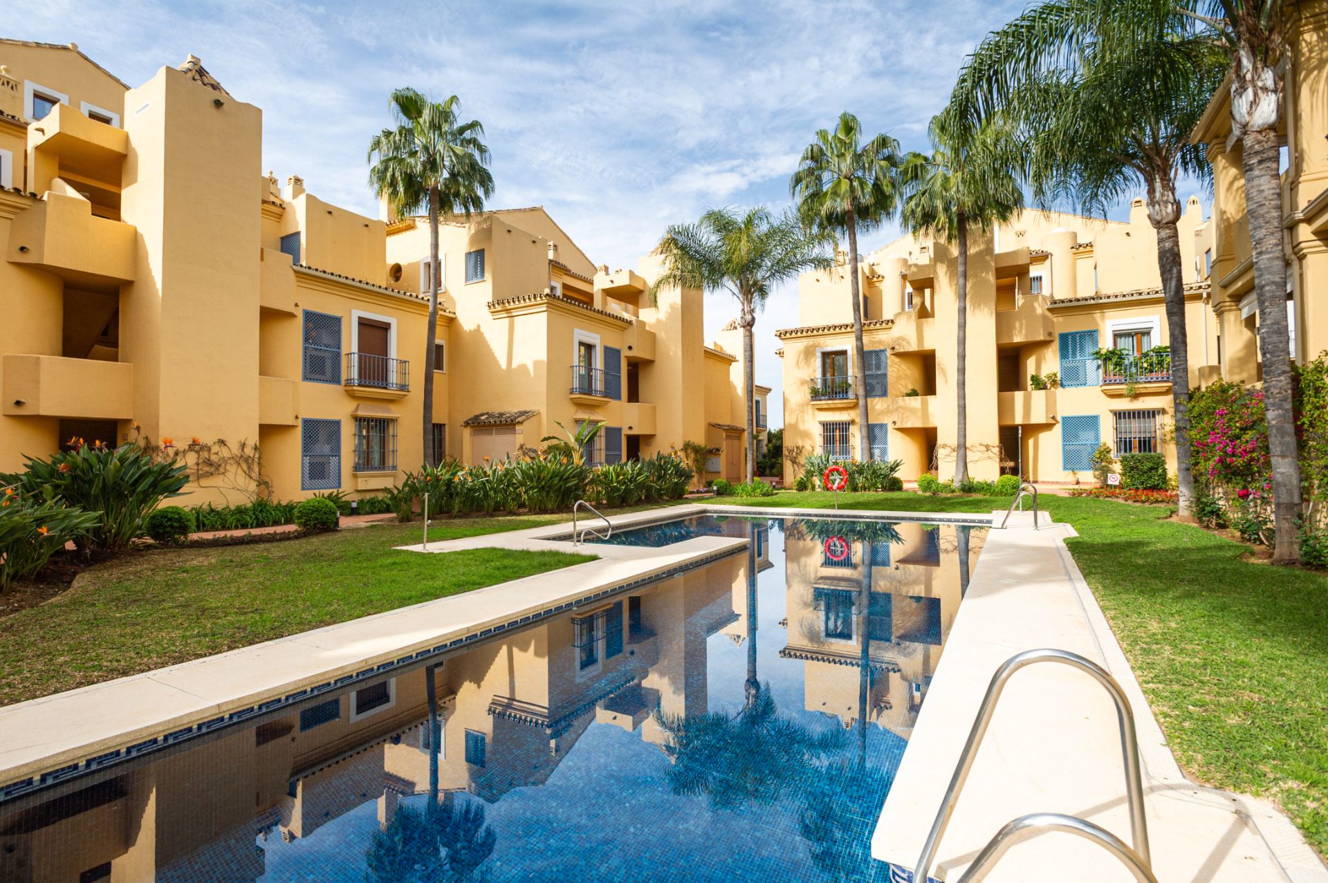Exterior view of Planta baja for sale in Marbella  with Air Conditioner, Heating and Terrace