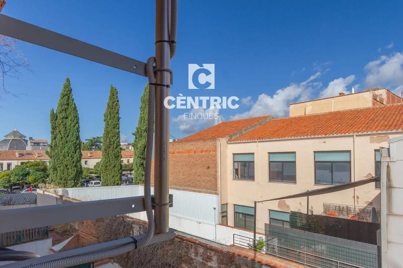 Vista exterior de Casa adosada en venda en Terrassa amb Terrassa