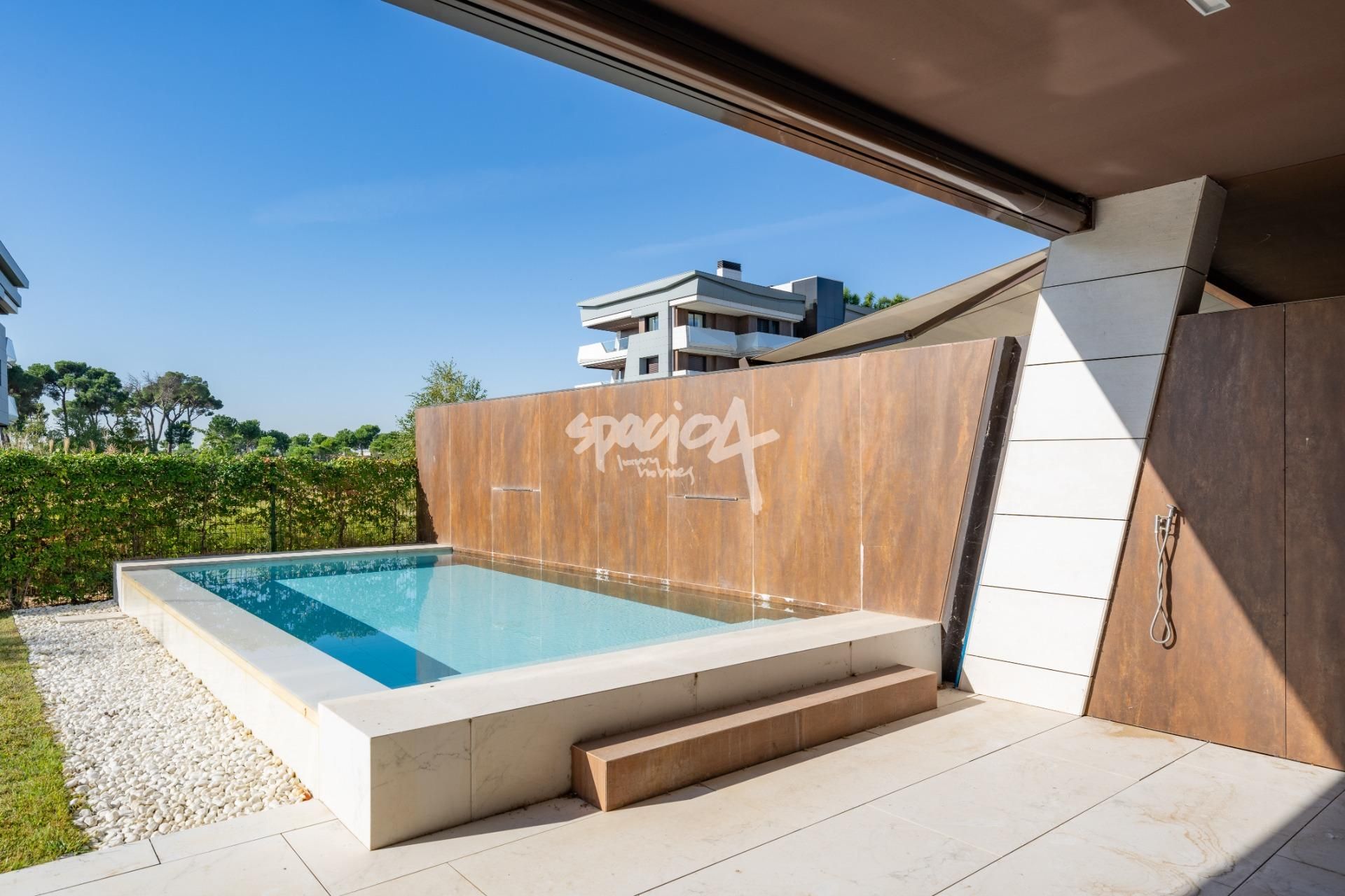 Swimming pool of Planta baja for sale in Pozuelo de Alarcón