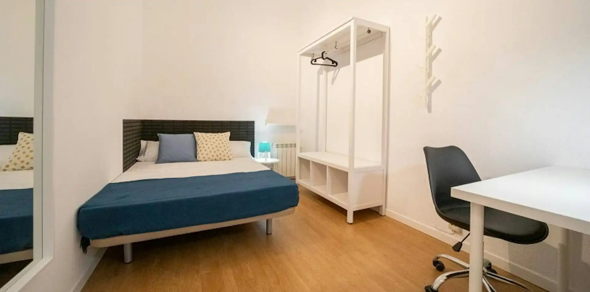 Bedroom of Flat for share in Madrid  with Heating, Furnished and Washing machine