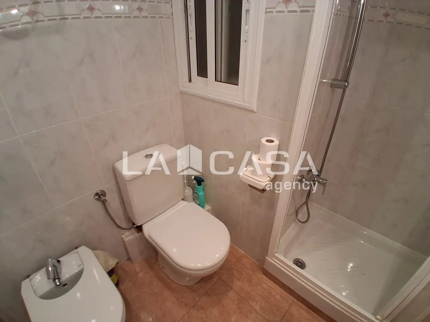 Piso en venta en Santa Coloma de Gramenet con Calefacción