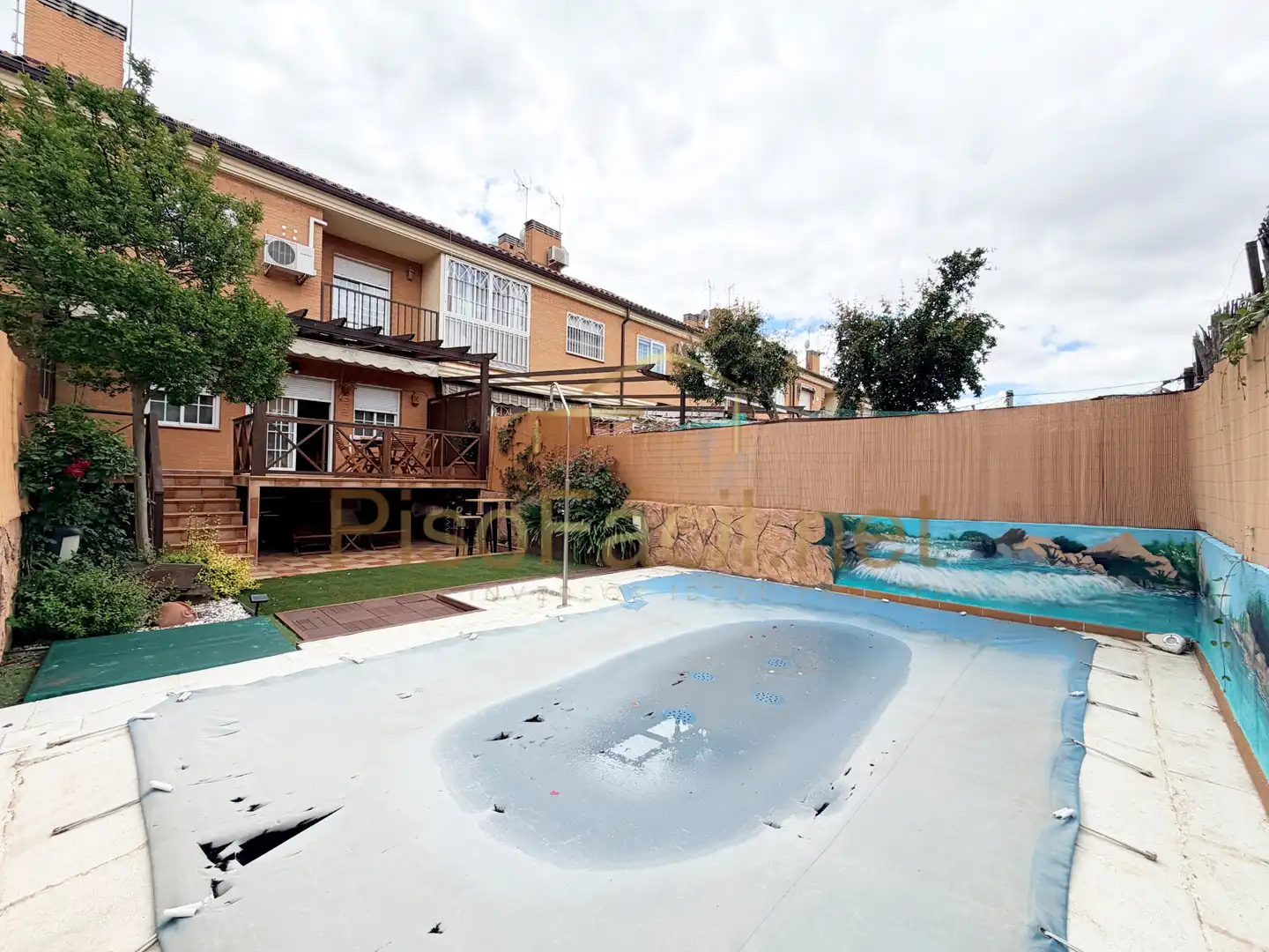 Piscina de Casa o xalet en venda en Parla amb Aire condicionat, Calefacció i Jardí privat