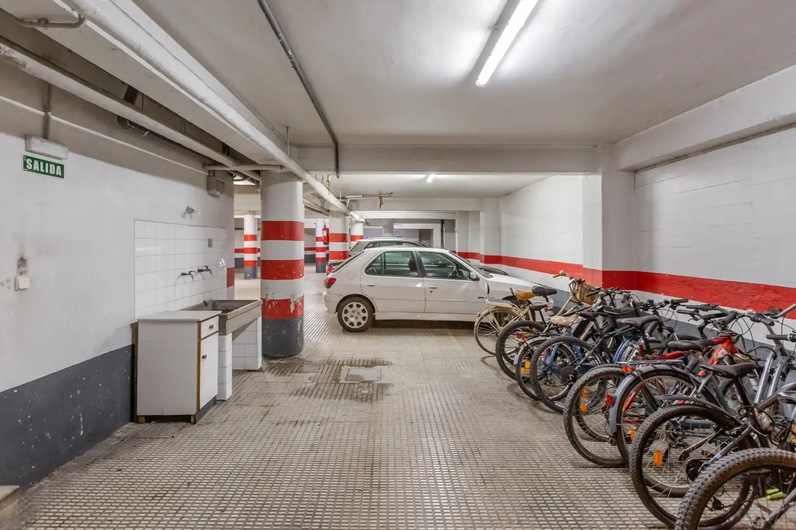 Parking de Piso en venta en  Pamplona / Iruña con Calefacción, Parquet y Terraza