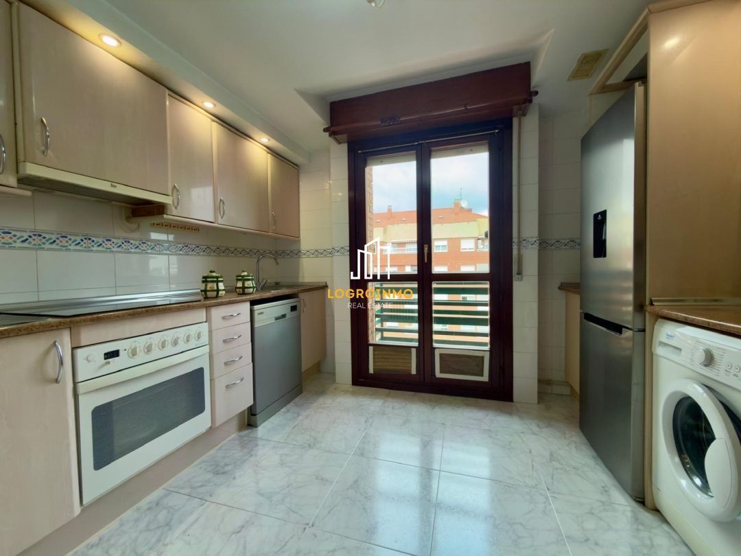 Cuina de Pis en venda en  Logroño amb Calefacció, Traster i Piscina