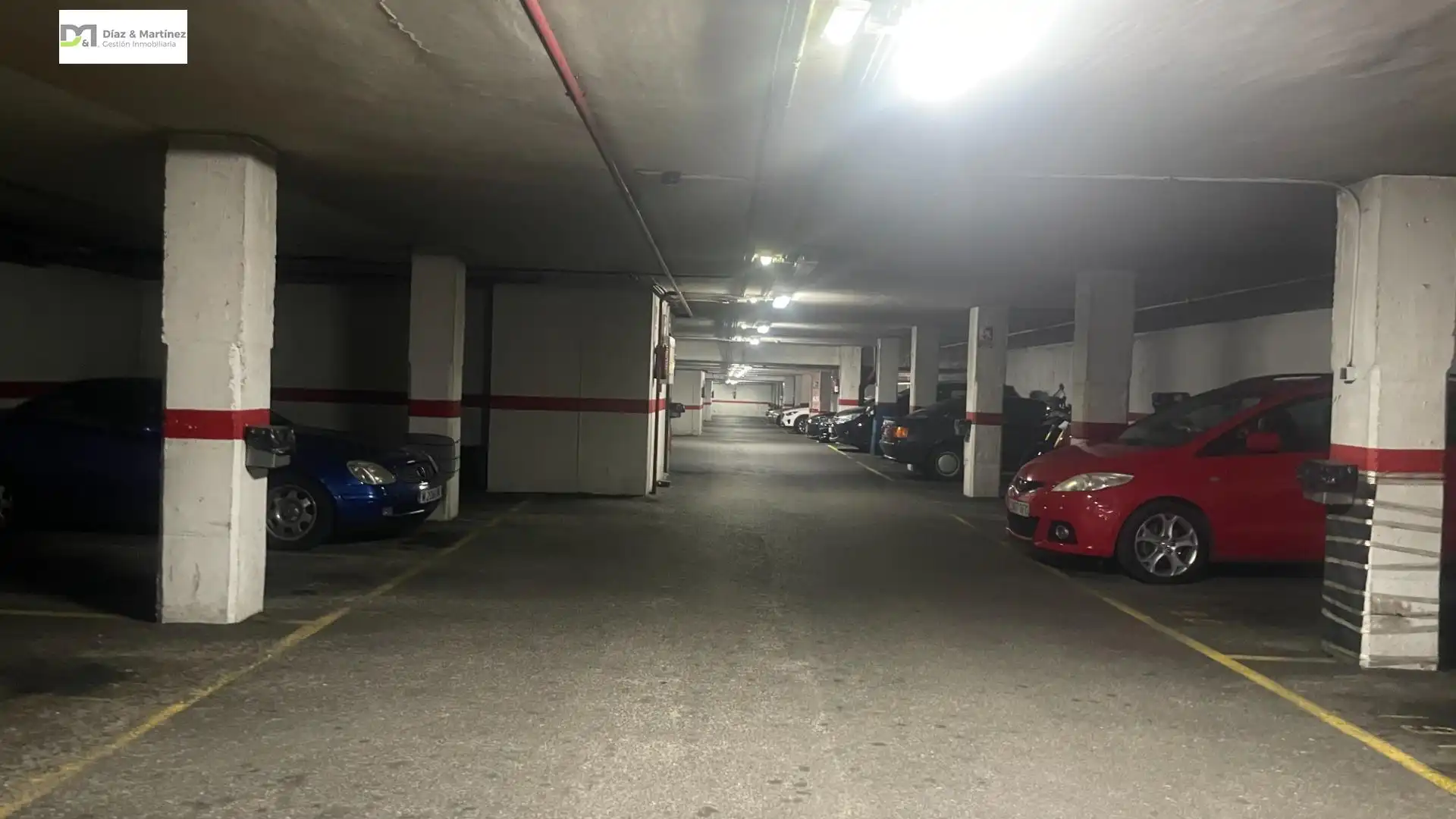 Parking de Piso en venta en Oviedo  con Calefacción, Parquet y Trastero