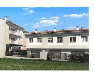 Exterior view of Single-family semi-detached for sale in Olot  with Air Conditioner, Heating and Private garden