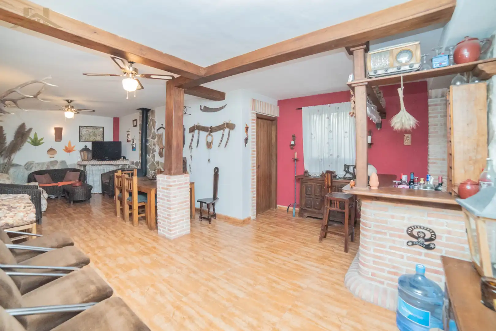 Sala d'estar de Casa o xalet en venda en Sevilla la Nueva amb Calefacció, Jardí privat i Terrassa