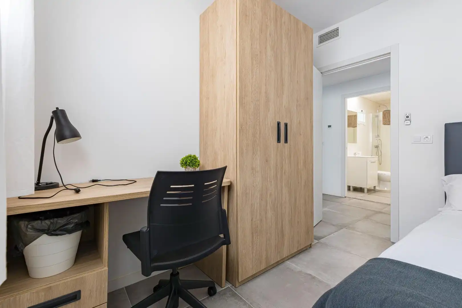 Schlafzimmer von Wohnung zur untervermieten in Murcia mit Klimaanlage, Heizung und Möbliert