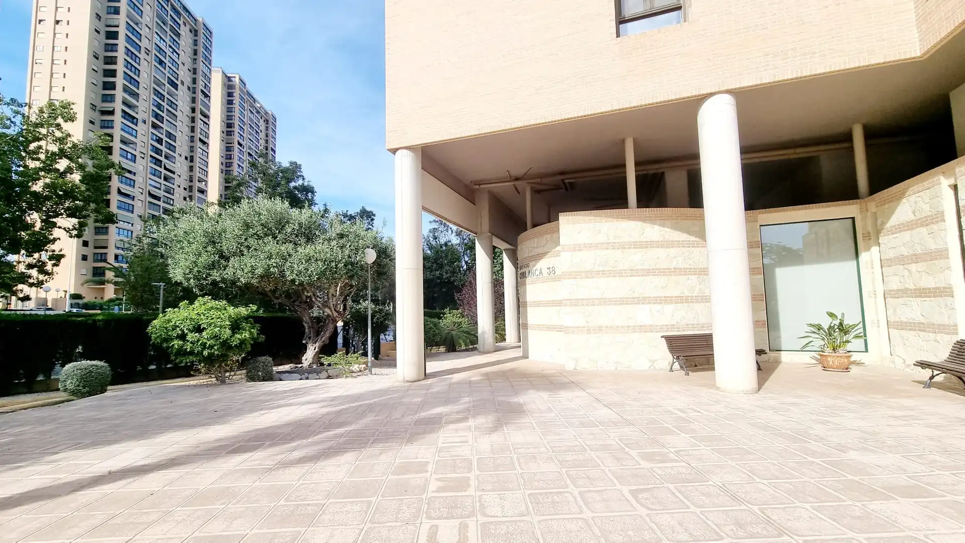 Vista exterior de Ático en venta en Benidorm con Aire acondicionado, Jardín privado y Terraza
