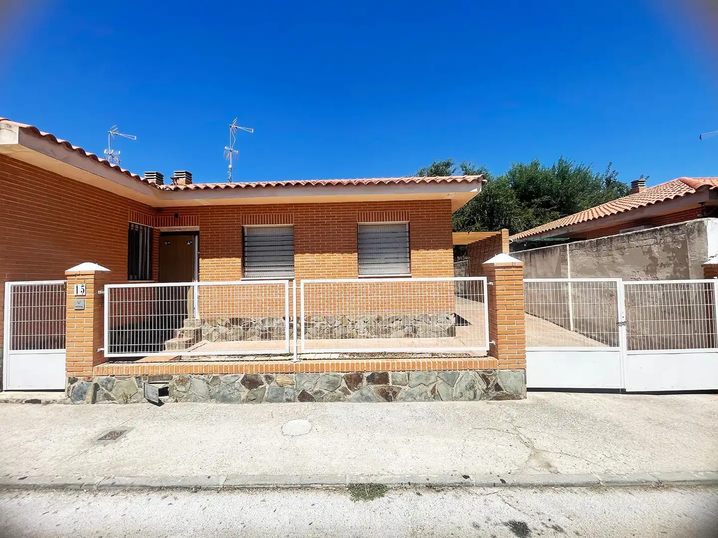 Vista exterior de Casa o chalet en venta en La Mata con Jardín privado