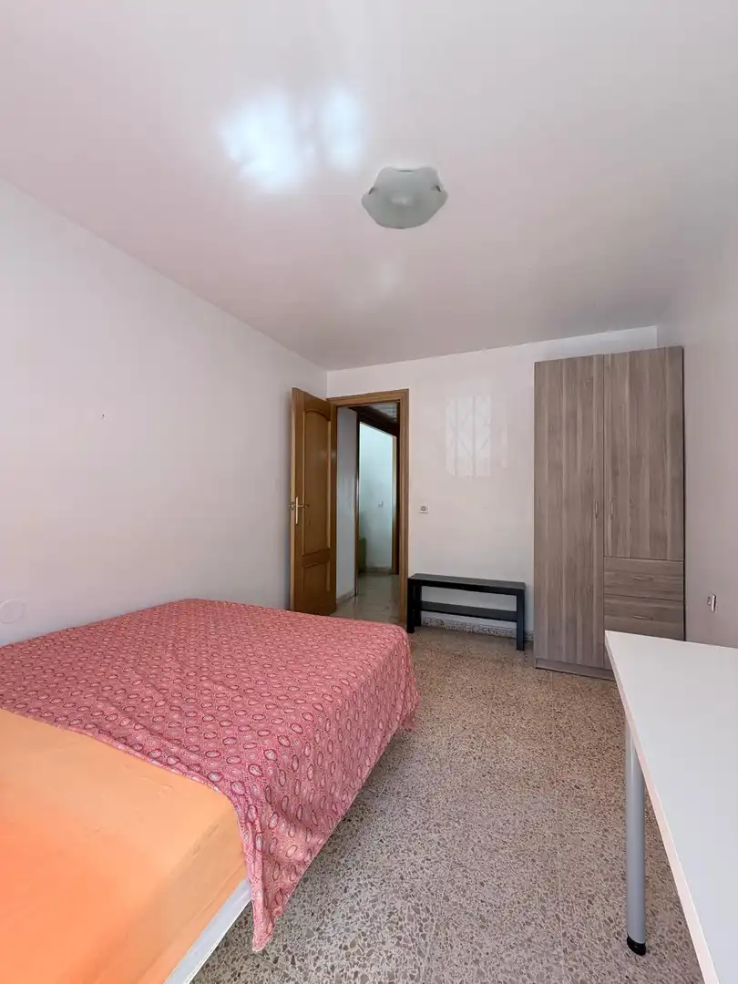 Habitación de Piso en venta en L'Hospitalet de Llobregat con Calefacción y Balcón