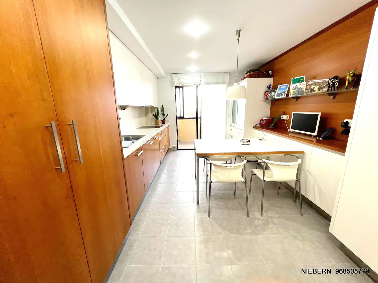 Wohnung zur Miete in Avenida Reina Victoria Eugenia, Alameda