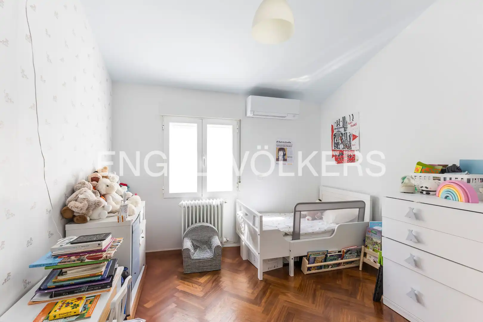 Schlafzimmer von Wohnung zum Verkauf in Madrid mit Klimaanlage und Heizung