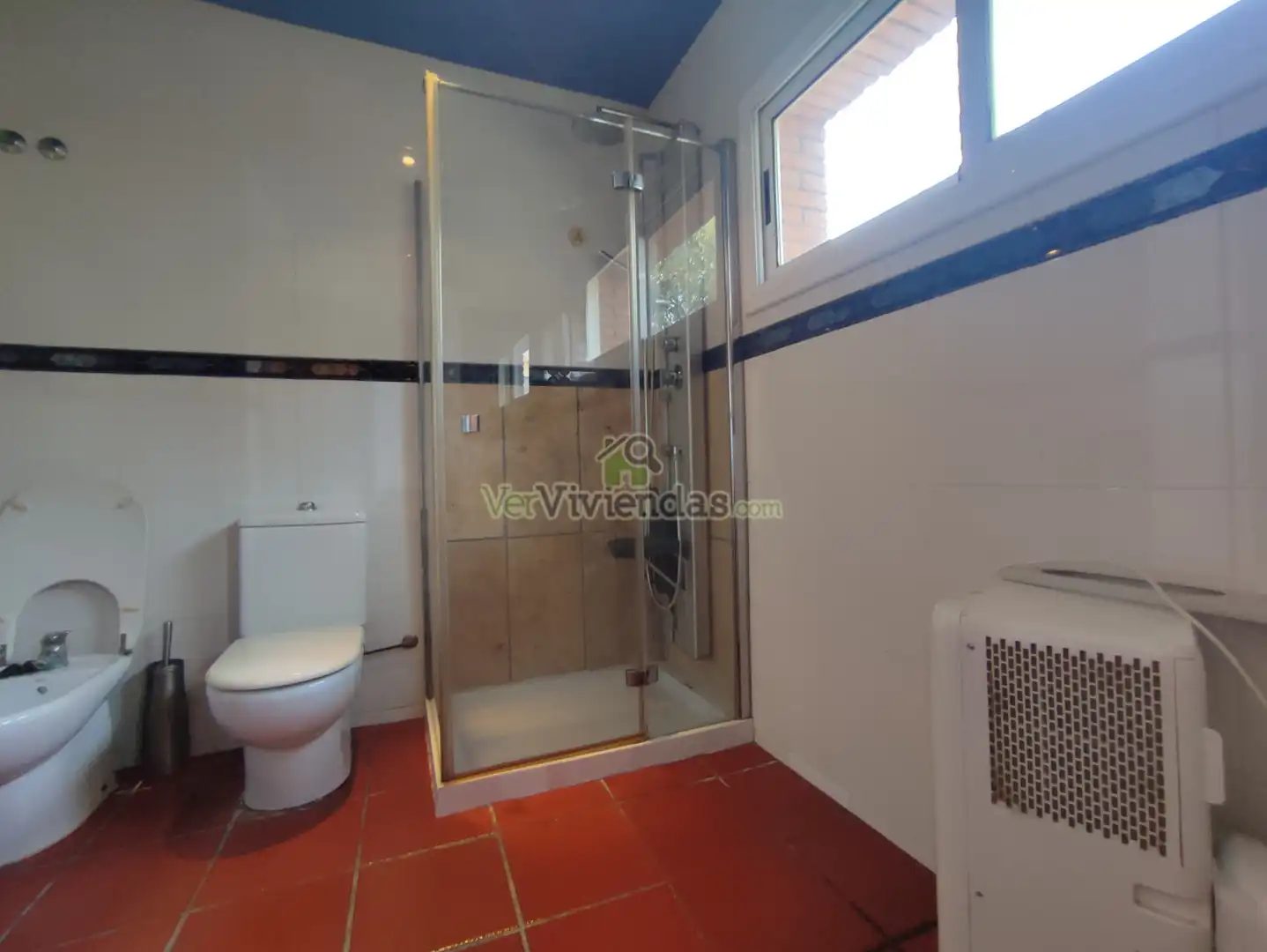 Bany de Casa o xalet en venda en Esparreguera amb Aire condicionat, Calefacció i Jardí privat