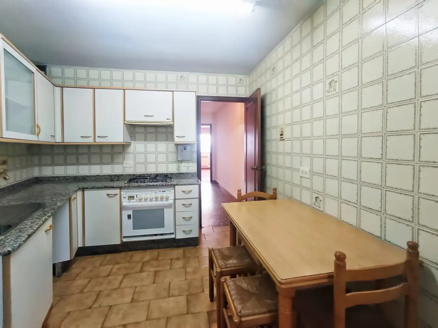 Cuina de Pis en venda en Pontevedra Capital  amb Calefacció, Parquet i Traster