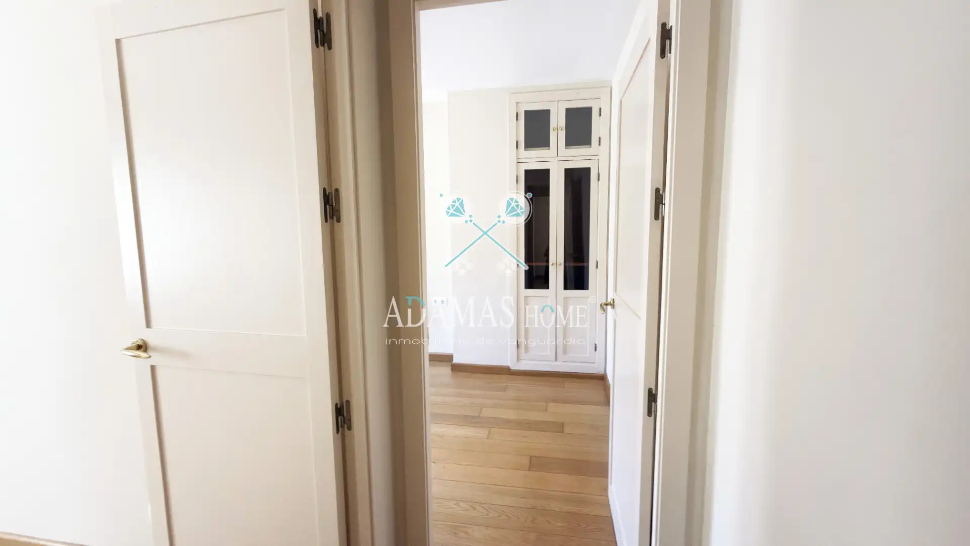 Wohnung zum Verkauf in Sevilla mit Klimaanlage, Heizung und Abstellraum