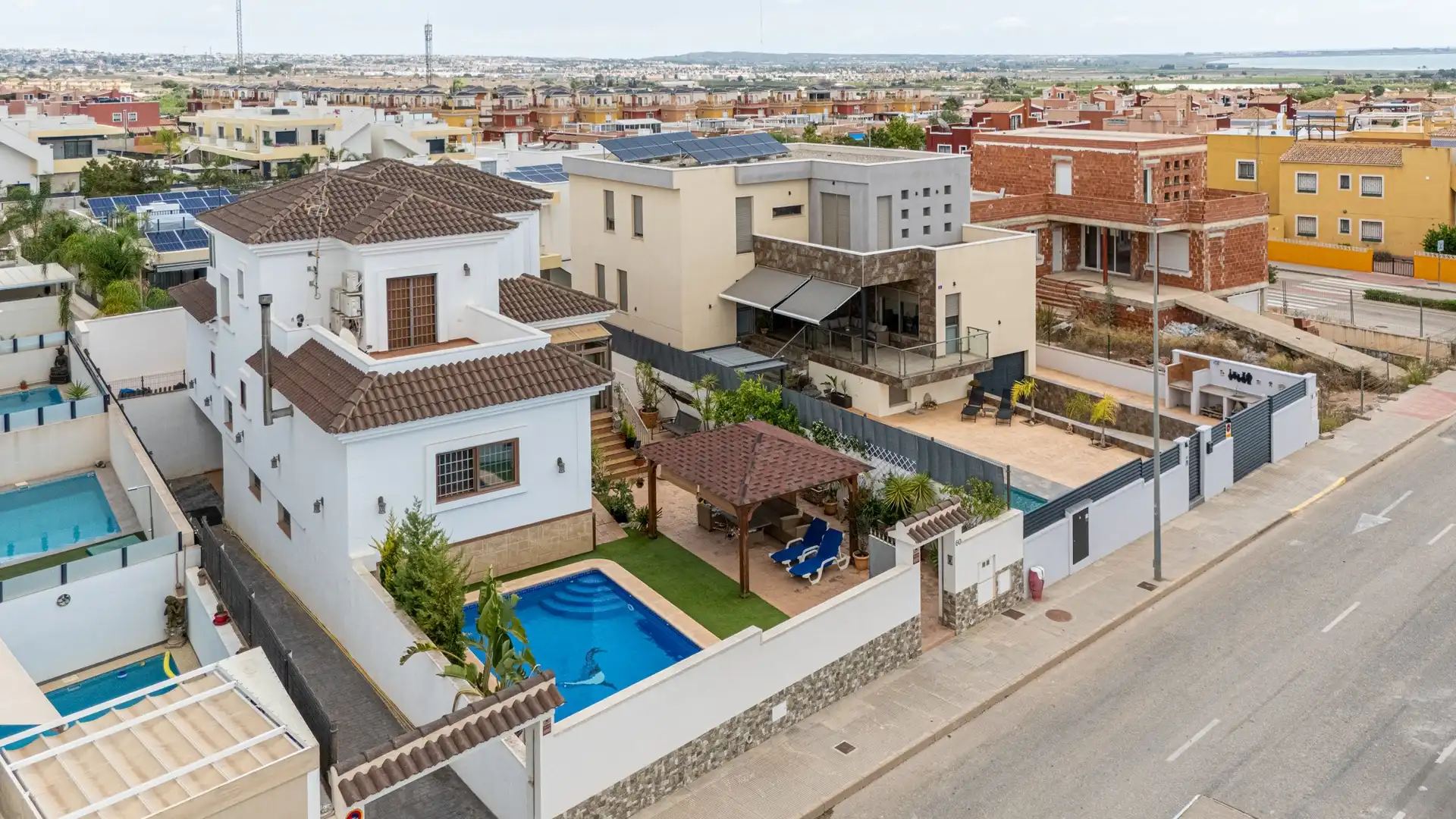 Chalet con terraza en venta en Los Montesinos, imagen 2