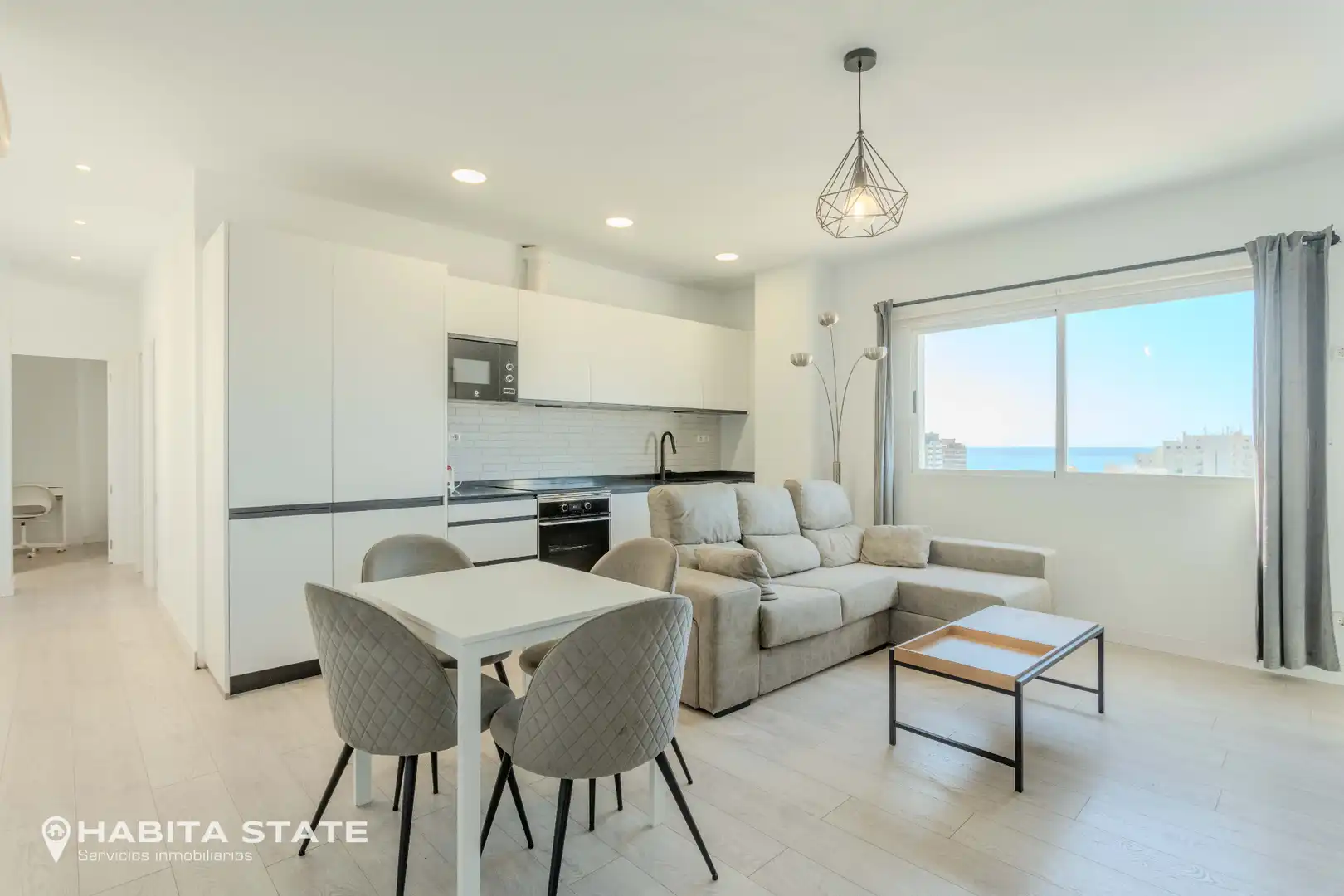 Wohnzimmer von Wohnung zur Miete in  Almería Capital mit Möbliert