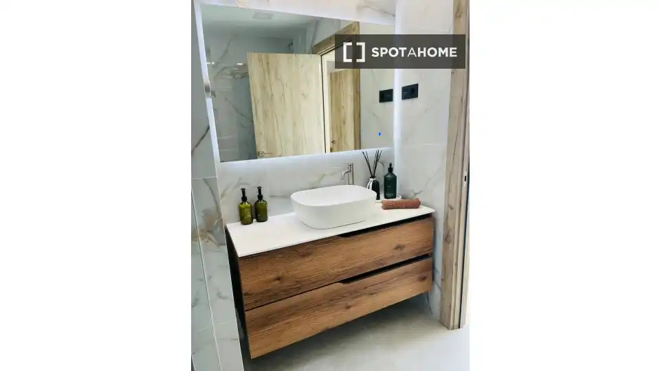 Bany de Apartament per a compartir en Alicante / Alacant amb Aire condicionat, Terrassa i Moblat