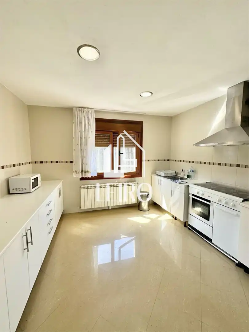 Cocina de Casa o chalet en venta en Vilagarcía de Arousa con Calefacción, Jardín privado y Balcón